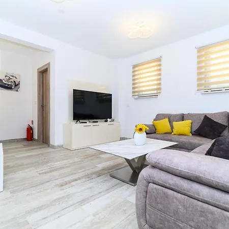 The Place Okrug Gornji Apartment