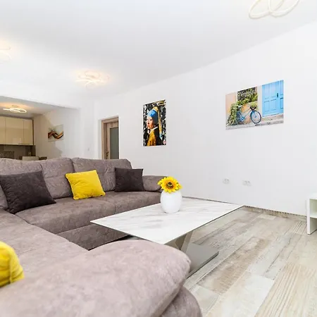 The Place Okrug Gornji Apartment Trogir