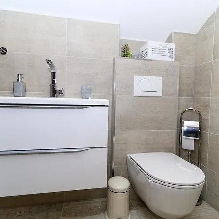 The Place Okrug Gornji Apartment *
