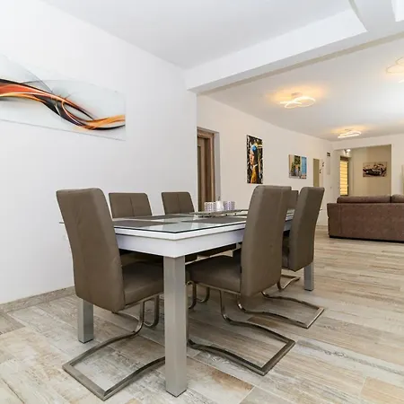 The Place Okrug Gornji Apartment Trogir