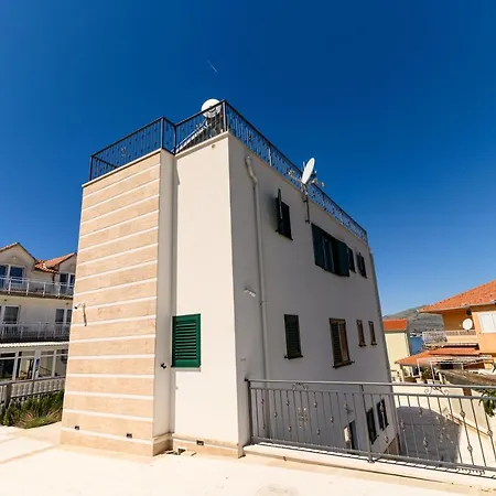 The Place Okrug Gornji Apartment Trogir