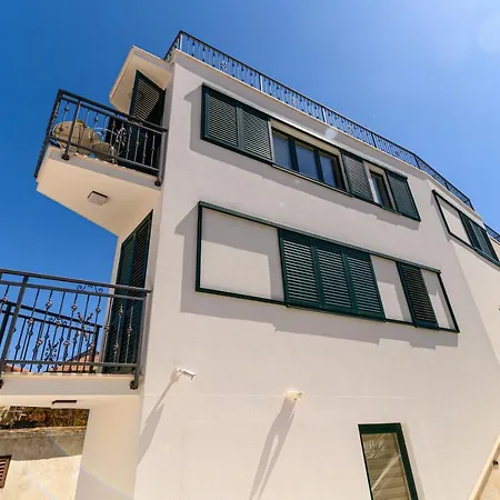 The Place Okrug Gornji Apartment *