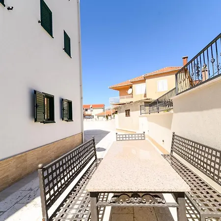 Apartment The Place Okrug Gornji *