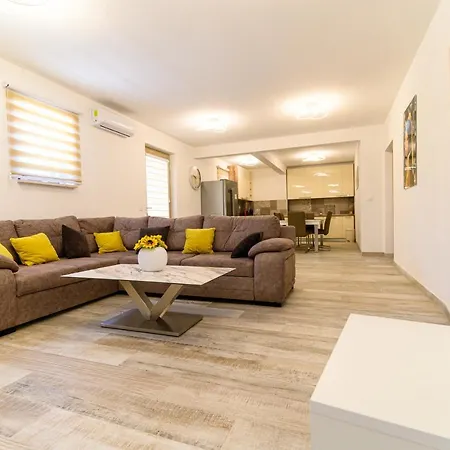 The Place Okrug Gornji Apartment