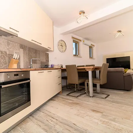The Place Okrug Gornji Apartment *